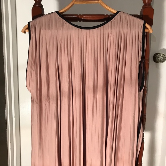 Colorblock Sleeveless Blouse - Picture 5 of 8